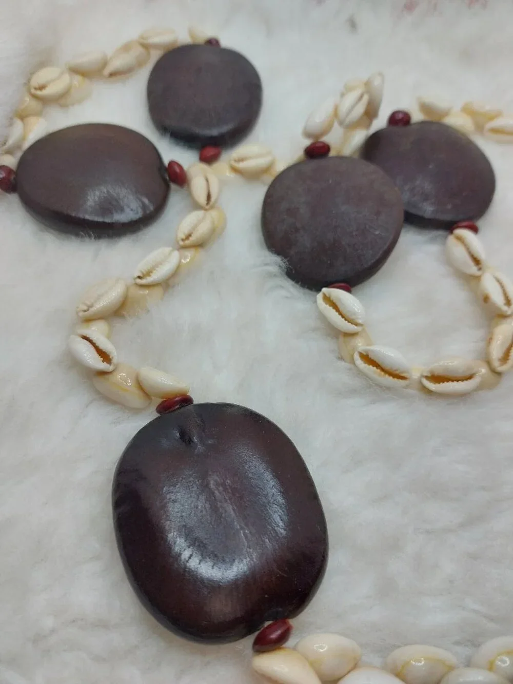 Vintage Hawaiian-Style Cowrie Shell Necklace with Large Dark Wood Seed Beads - Picture 5 of 6